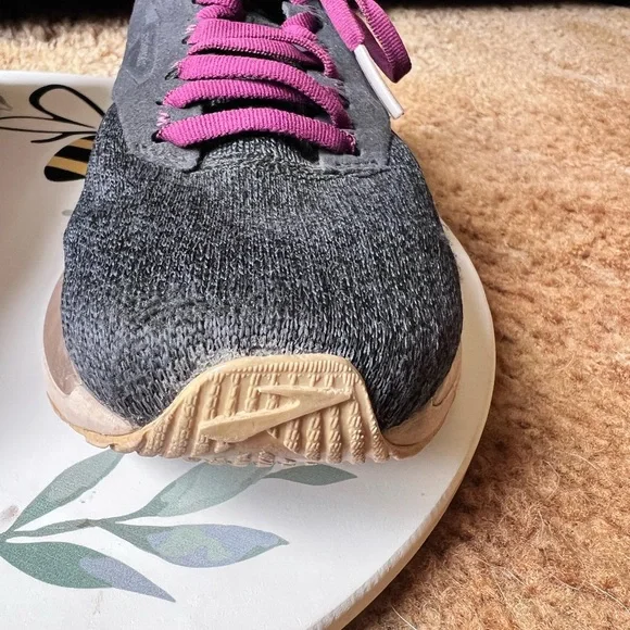 Brooks Ricochet Sneaker 9.5 1202921B018 Running Shoes Black, Burgundy. - Picture 6 of 17